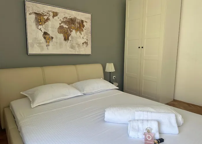 Apartments & Villa Tisno