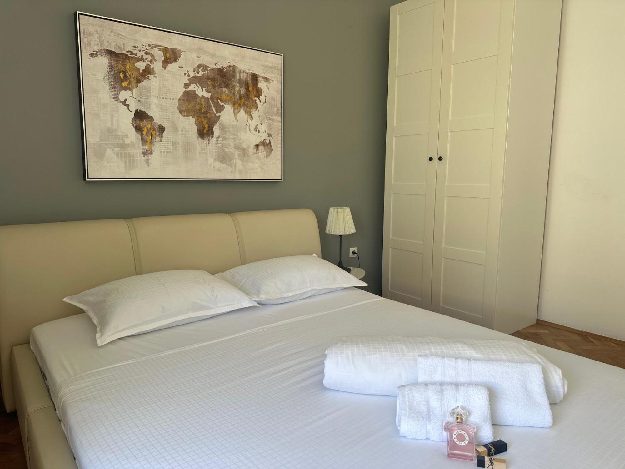 & Tisno Apartment *
