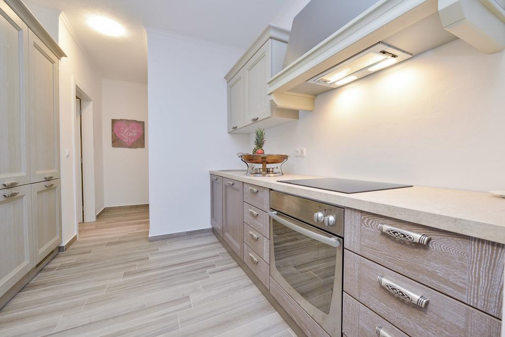 Apartment & Tisno *