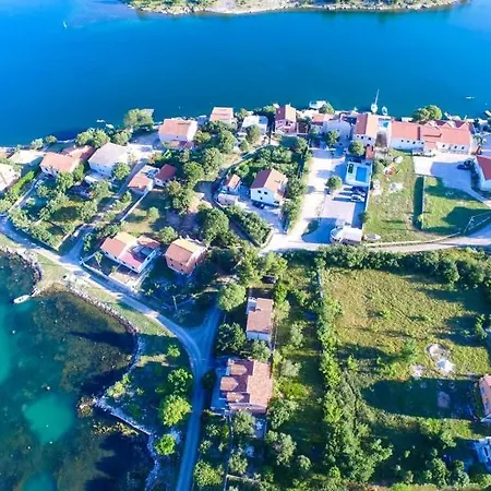 Apartments&Villa Tisno Obrovac Exteriör bild